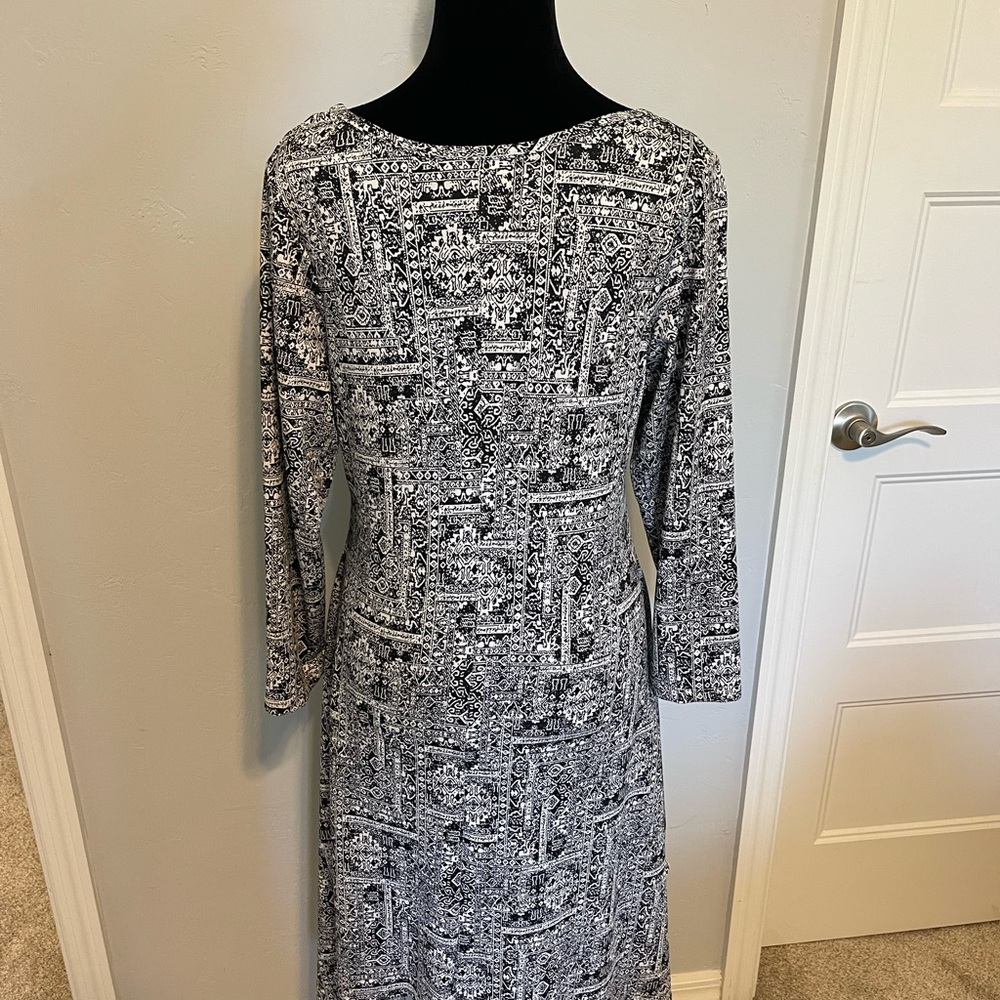 Nice fall black And white dress. Great for work or going out on the town